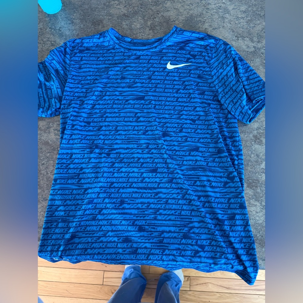 Nike Men's Blue Patterned Tee